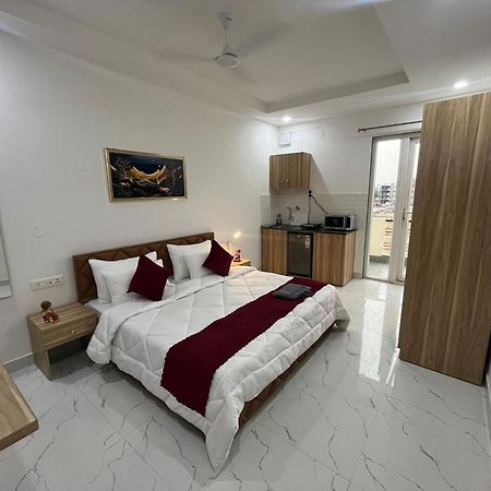 גורגאון The Lodgers Studio Apartment Infront Of Artemis Hospital Gurugram מראה חיצוני תמונה