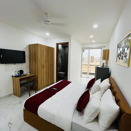 גורגאון The Lodgers Studio Apartment Infront Of Artemis Hospital Gurugram מראה חיצוני תמונה