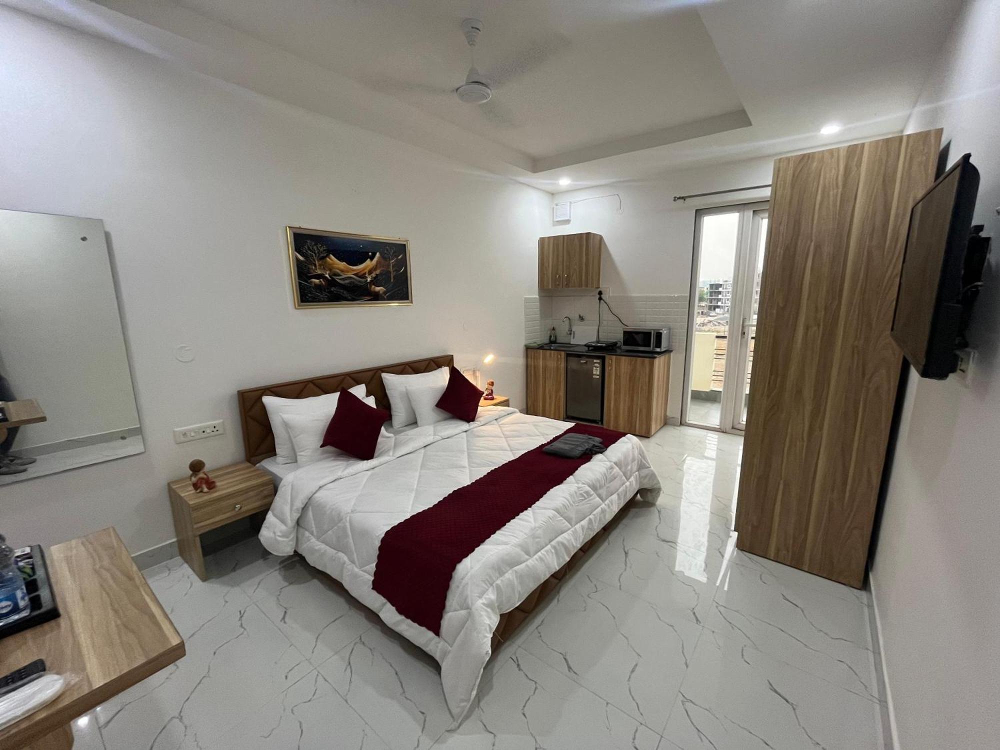 גורגאון The Lodgers Studio Apartment Infront Of Artemis Hospital Gurugram מראה חיצוני תמונה
