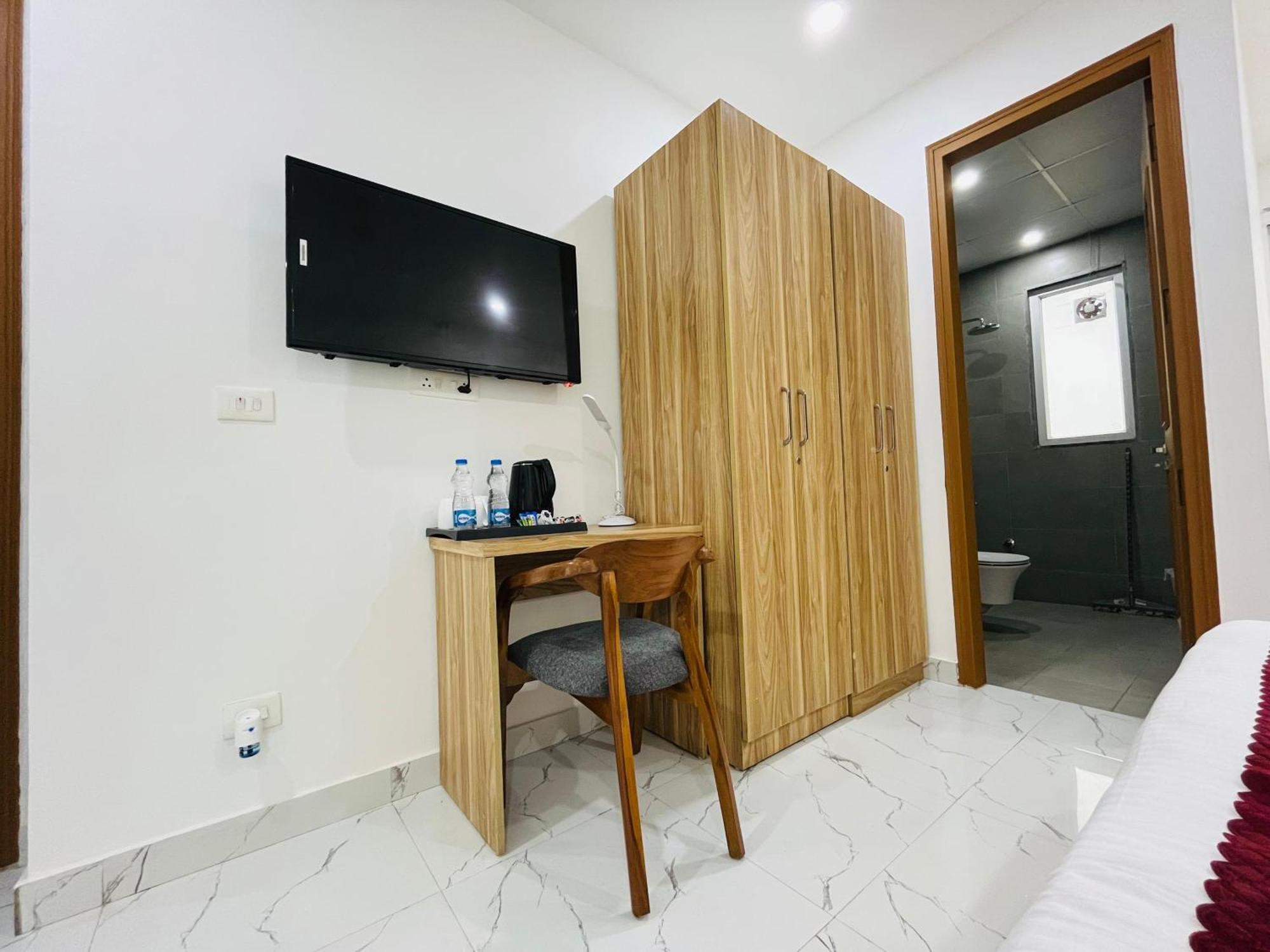 גורגאון The Lodgers Studio Apartment Infront Of Artemis Hospital Gurugram מראה חיצוני תמונה