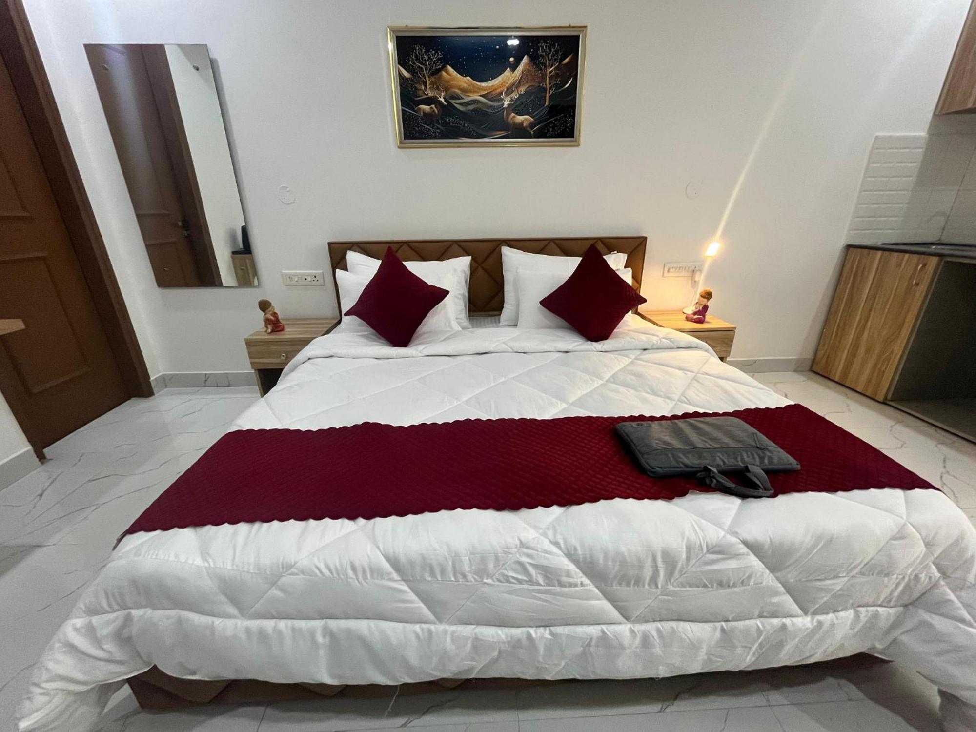 גורגאון The Lodgers Studio Apartment Infront Of Artemis Hospital Gurugram מראה חיצוני תמונה