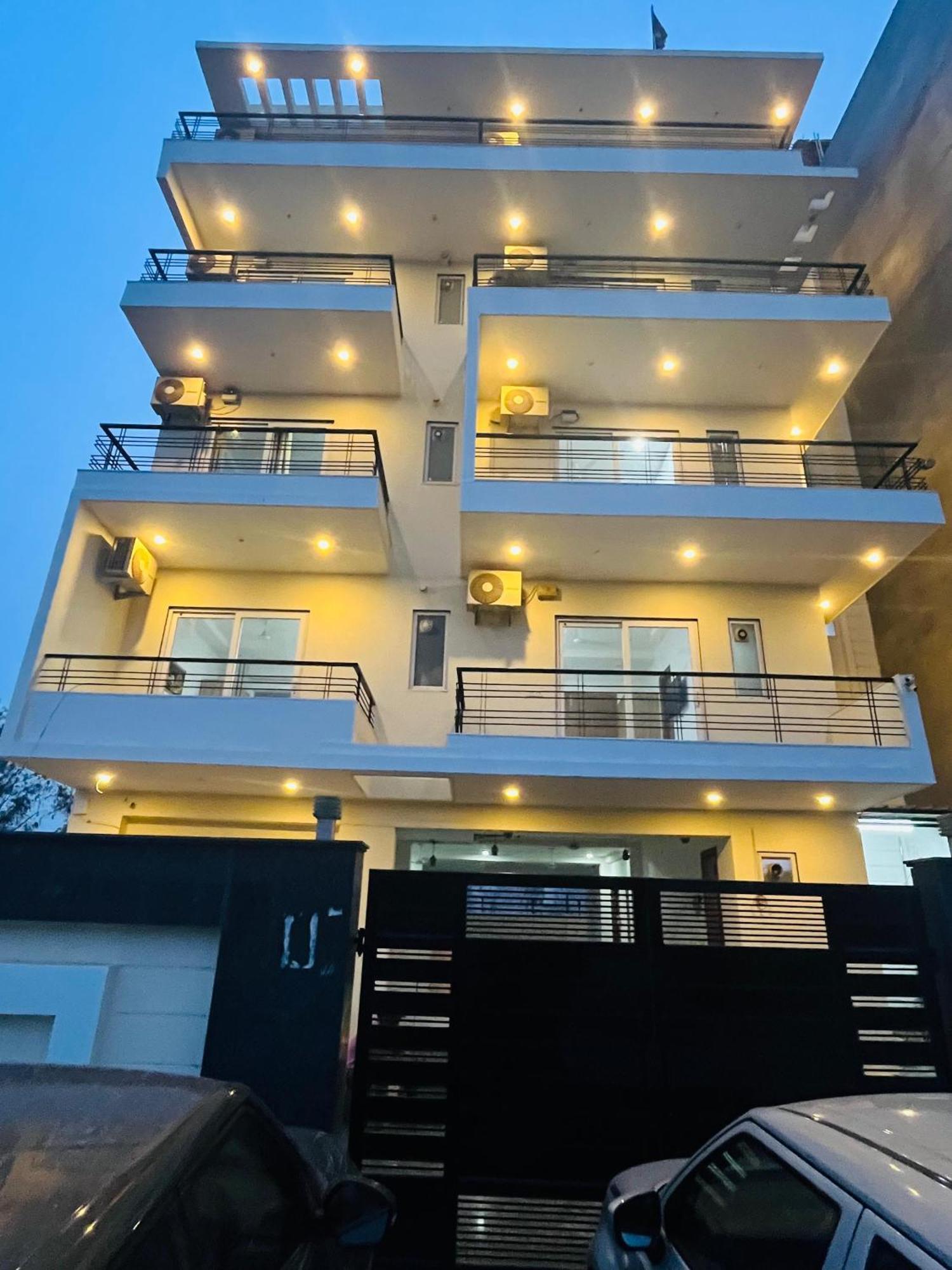 גורגאון The Lodgers Studio Apartment Infront Of Artemis Hospital Gurugram מראה חיצוני תמונה