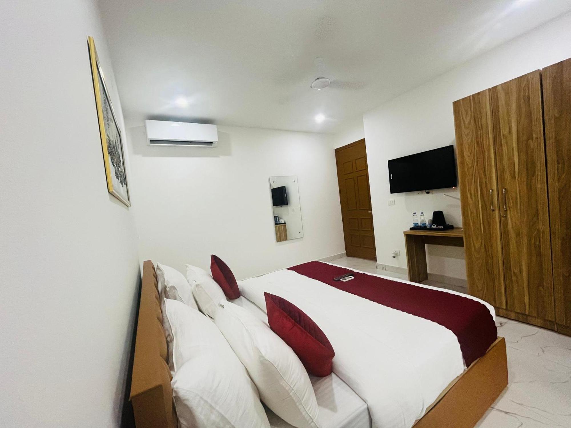 גורגאון The Lodgers Studio Apartment Infront Of Artemis Hospital Gurugram מראה חיצוני תמונה
