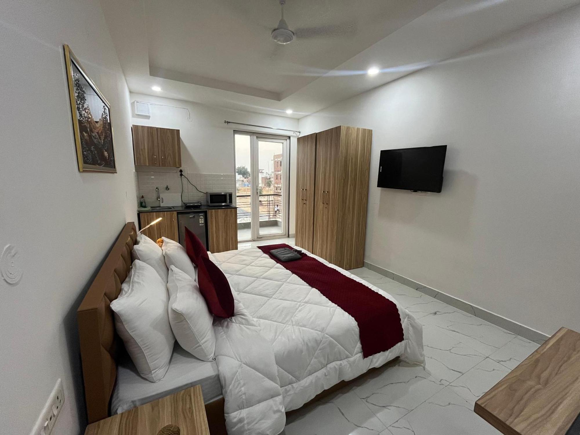 גורגאון The Lodgers Studio Apartment Infront Of Artemis Hospital Gurugram מראה חיצוני תמונה