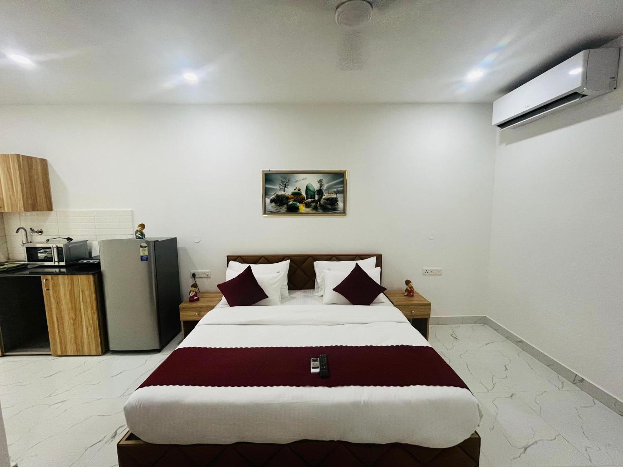 גורגאון The Lodgers Studio Apartment Infront Of Artemis Hospital Gurugram מראה חיצוני תמונה