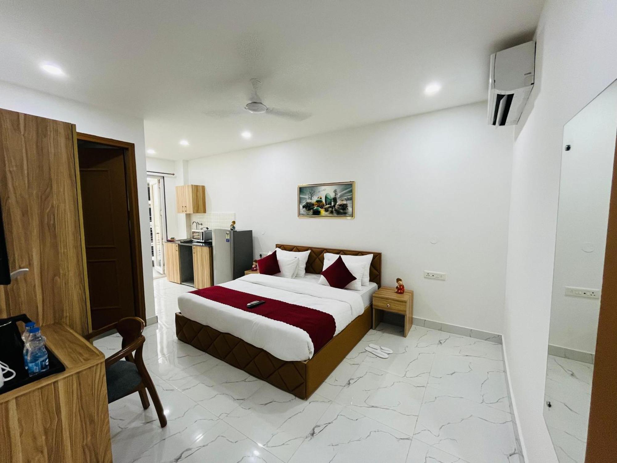 גורגאון The Lodgers Studio Apartment Infront Of Artemis Hospital Gurugram מראה חיצוני תמונה