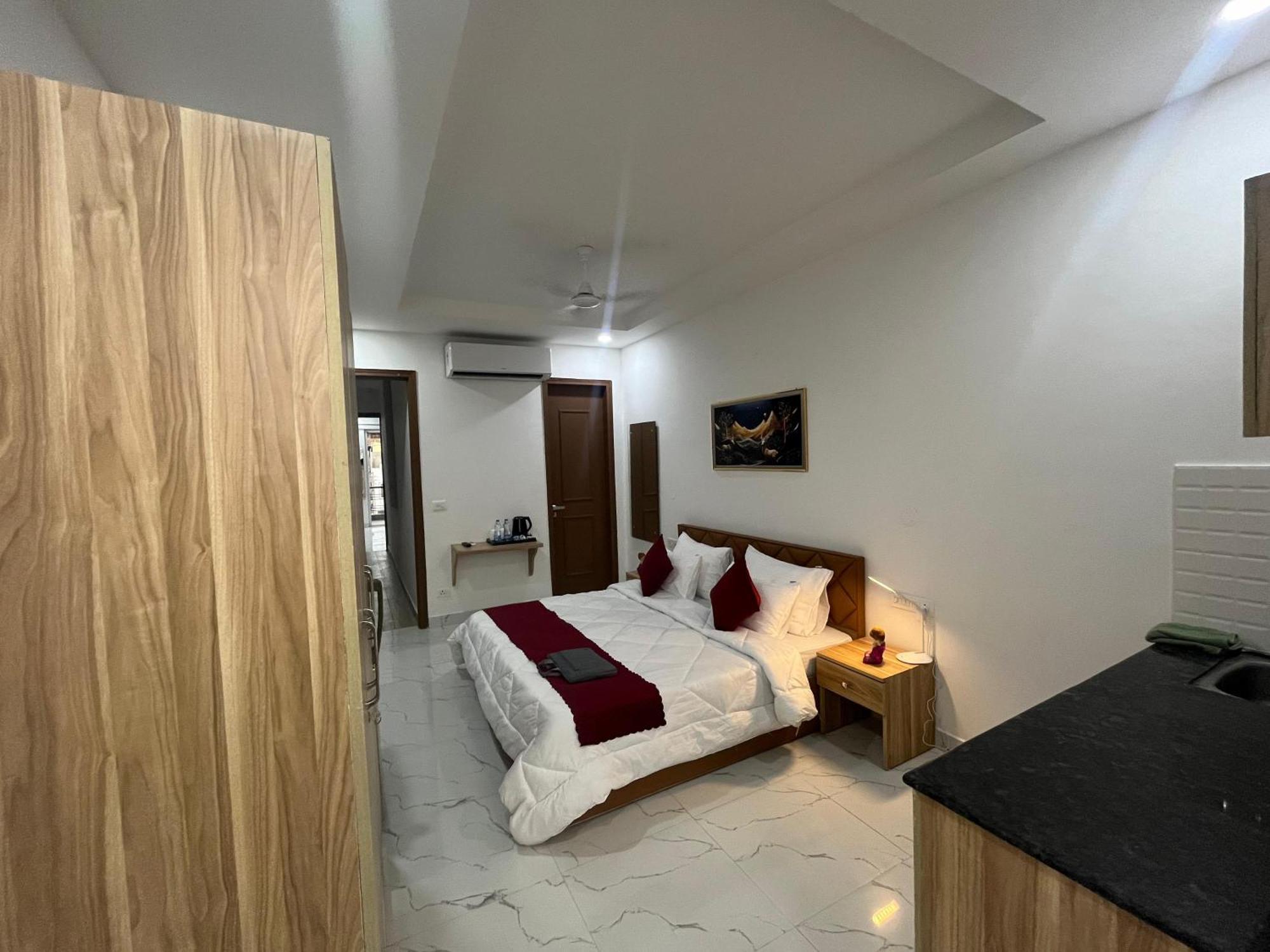 גורגאון The Lodgers Studio Apartment Infront Of Artemis Hospital Gurugram מראה חיצוני תמונה