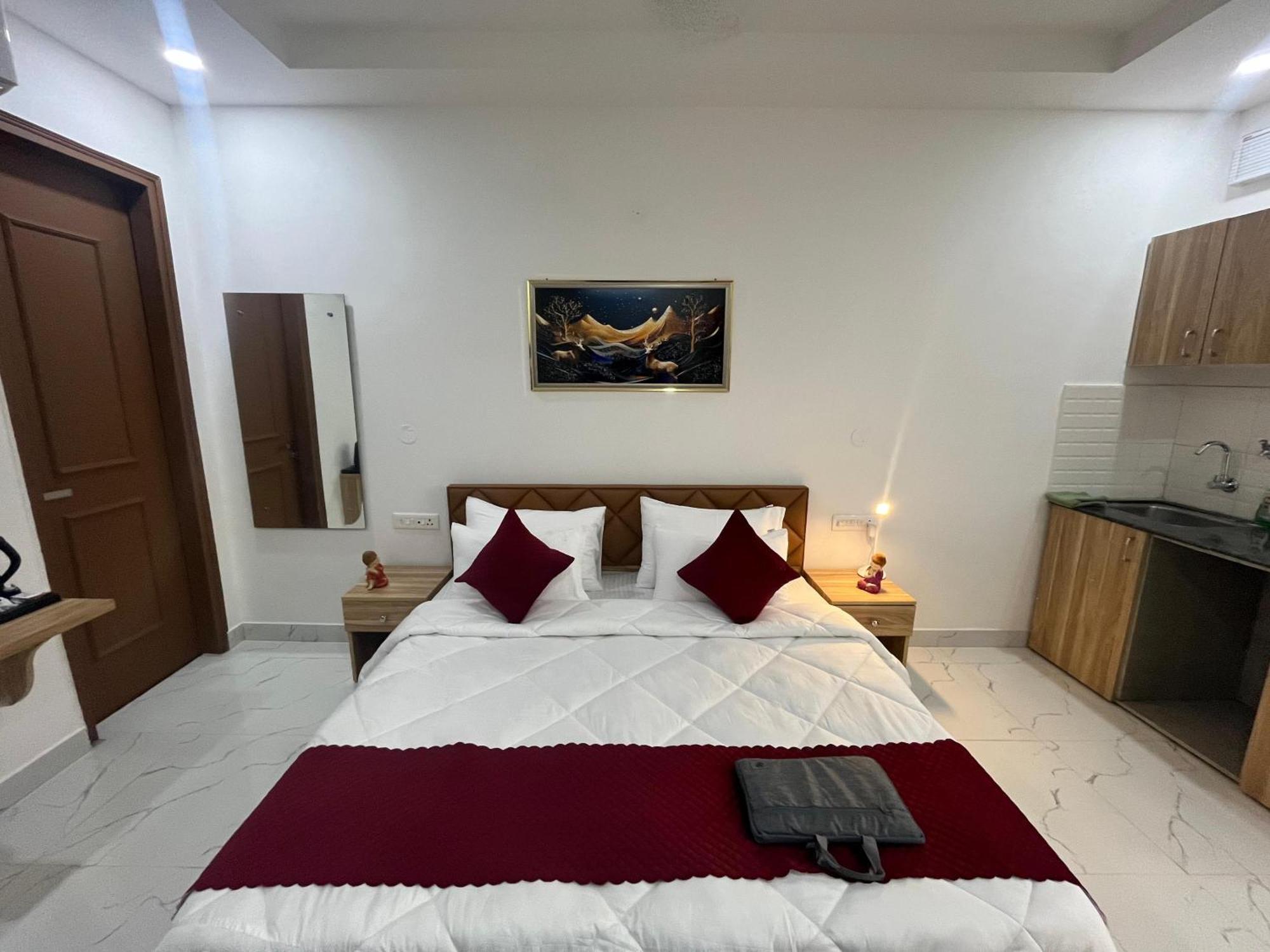 גורגאון The Lodgers Studio Apartment Infront Of Artemis Hospital Gurugram מראה חיצוני תמונה