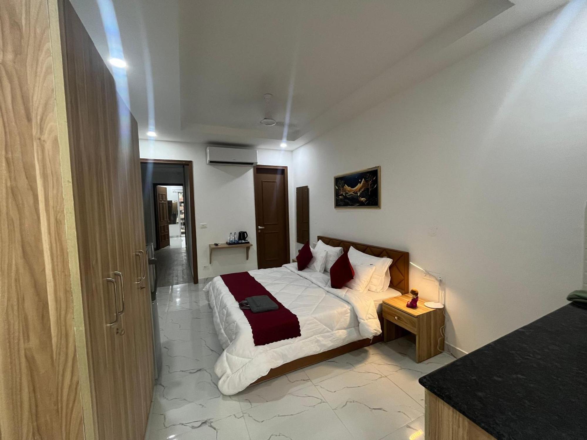 גורגאון The Lodgers Studio Apartment Infront Of Artemis Hospital Gurugram מראה חיצוני תמונה