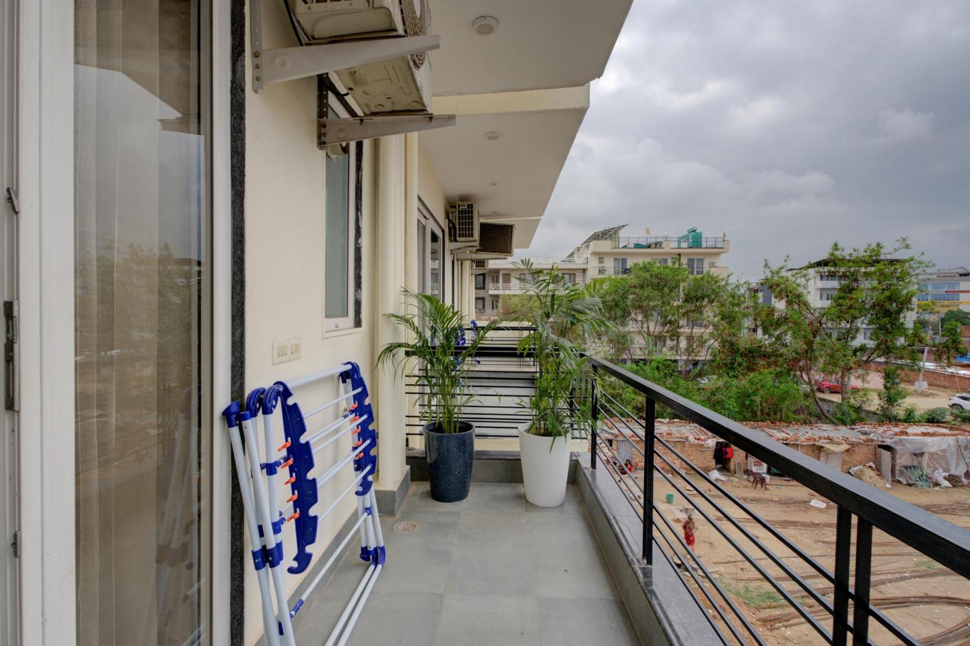 גורגאון The Lodgers Studio Apartment Infront Of Artemis Hospital Gurugram מראה חיצוני תמונה