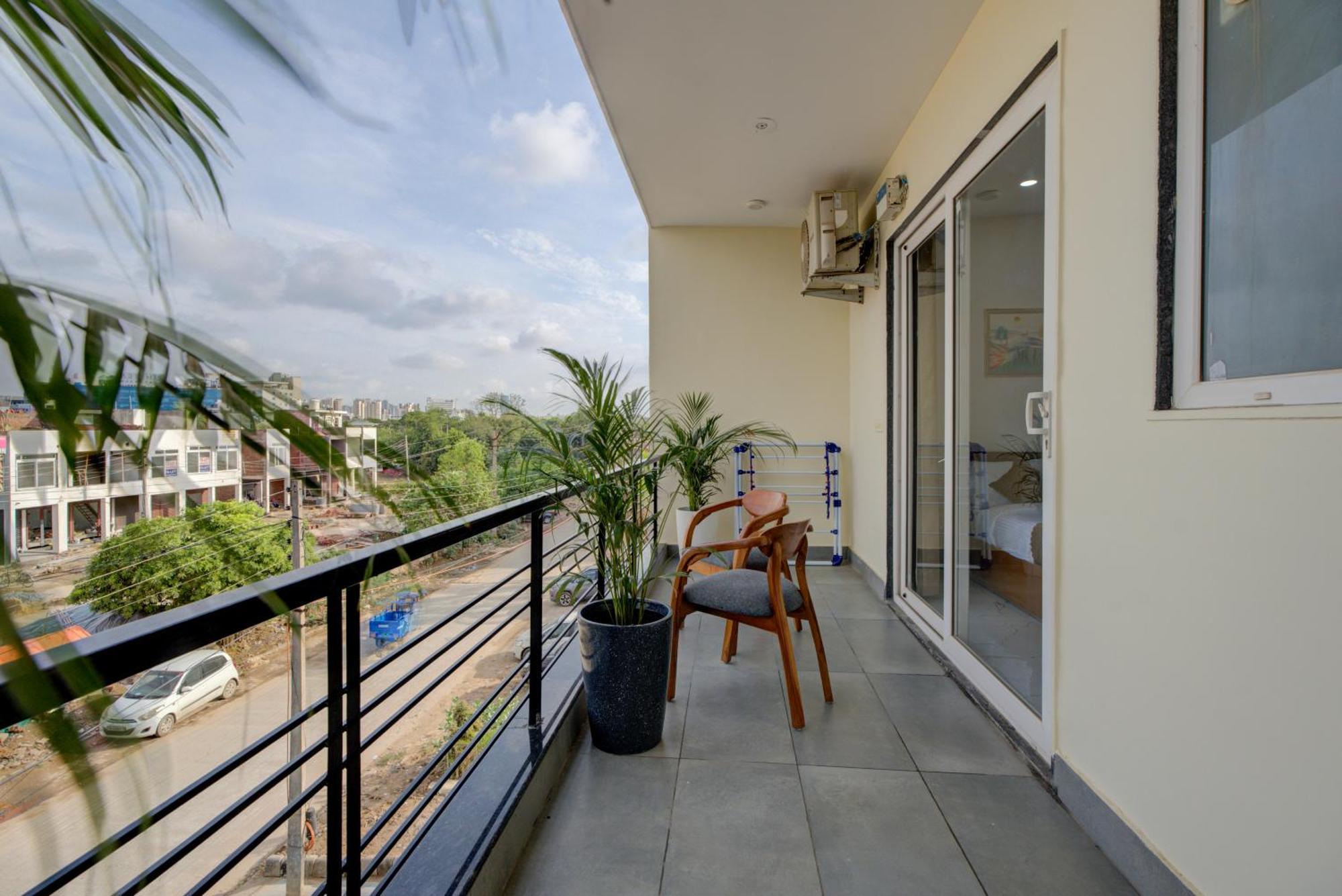גורגאון The Lodgers Studio Apartment Infront Of Artemis Hospital Gurugram מראה חיצוני תמונה