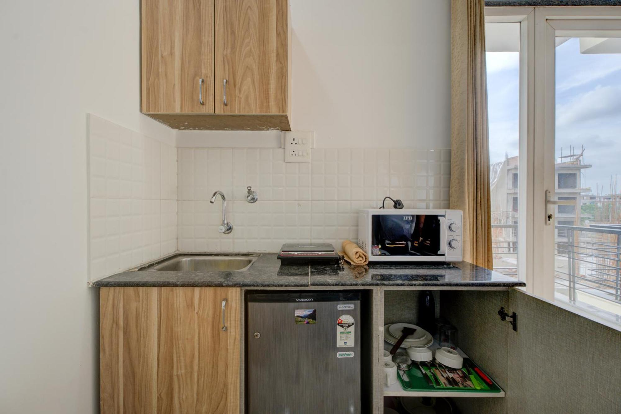 גורגאון The Lodgers Studio Apartment Infront Of Artemis Hospital Gurugram מראה חיצוני תמונה