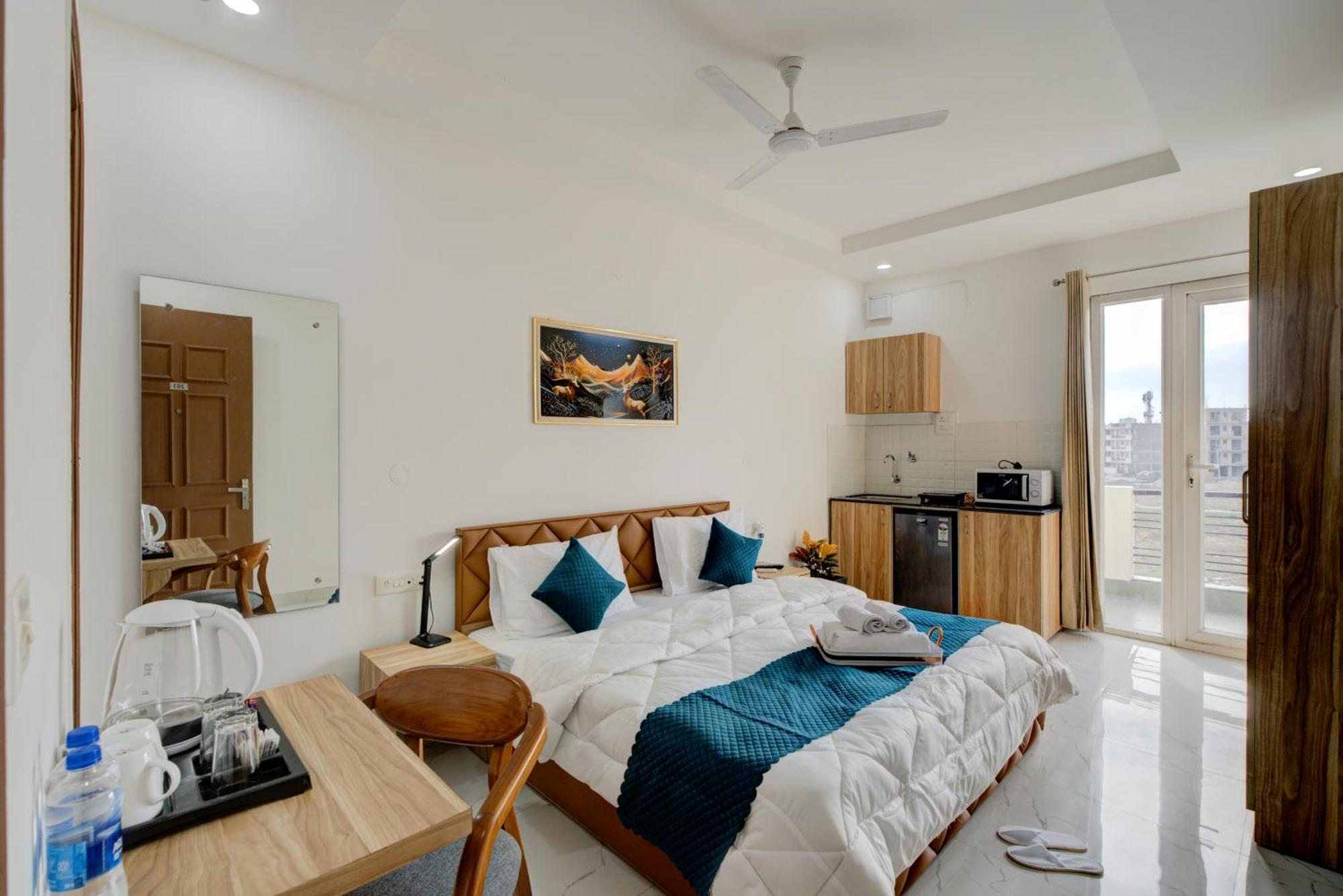 גורגאון The Lodgers Studio Apartment Infront Of Artemis Hospital Gurugram מראה חיצוני תמונה