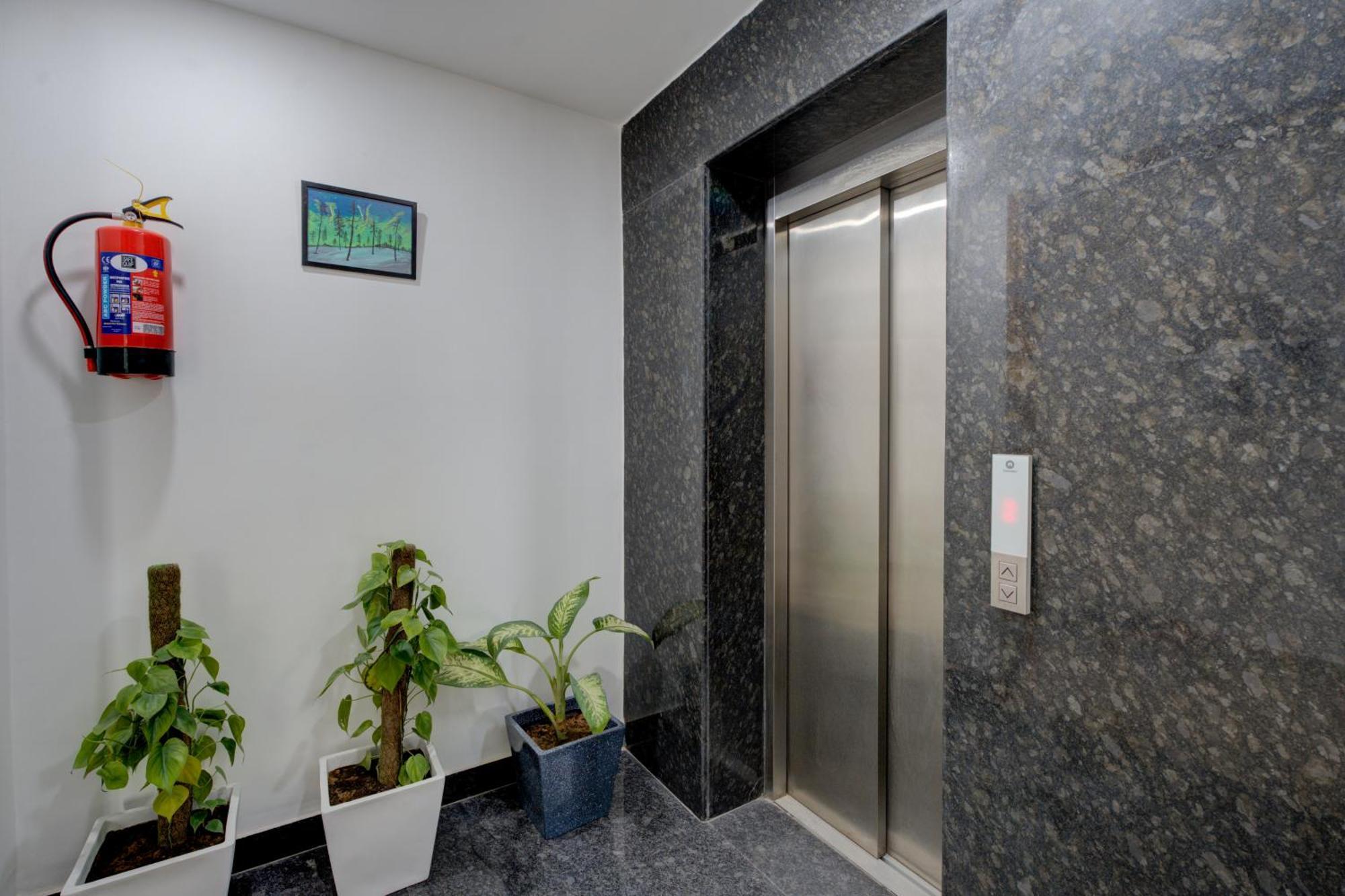גורגאון The Lodgers Studio Apartment Infront Of Artemis Hospital Gurugram מראה חיצוני תמונה