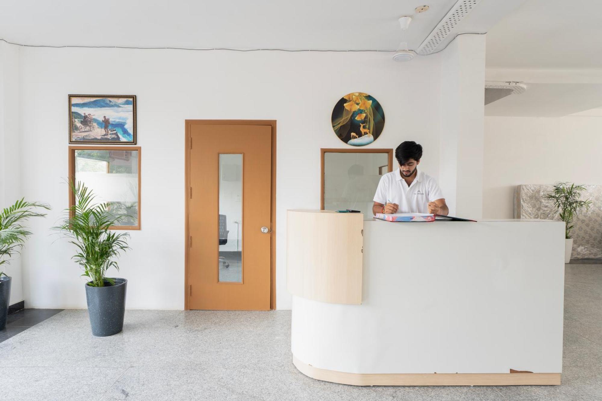 גורגאון The Lodgers Studio Apartment Infront Of Artemis Hospital Gurugram מראה חיצוני תמונה