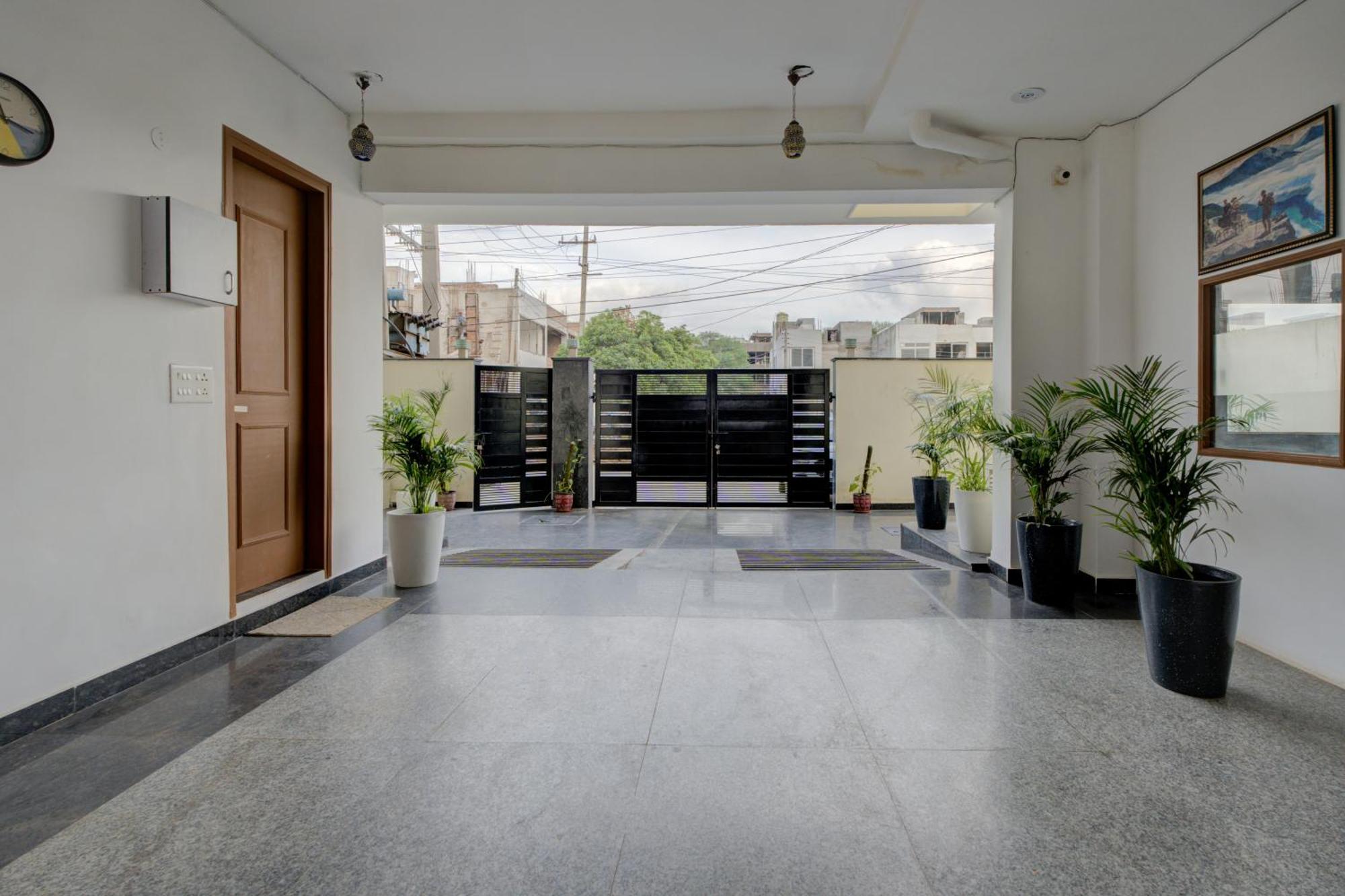 גורגאון The Lodgers Studio Apartment Infront Of Artemis Hospital Gurugram מראה חיצוני תמונה
