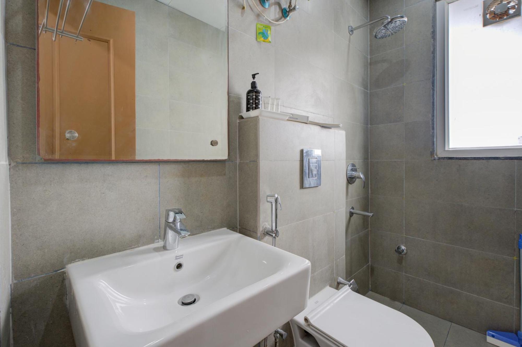 גורגאון The Lodgers Studio Apartment Infront Of Artemis Hospital Gurugram מראה חיצוני תמונה