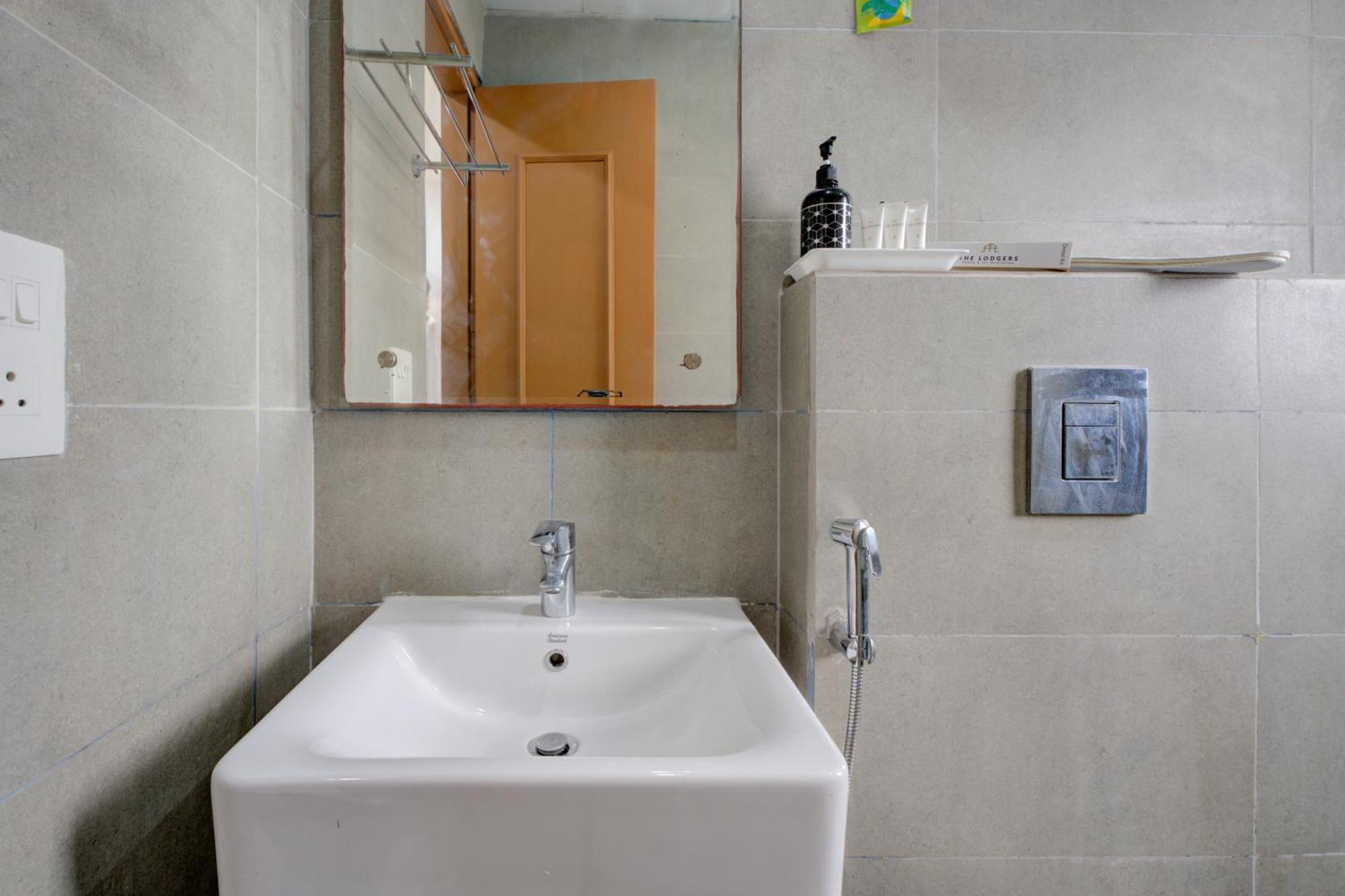 גורגאון The Lodgers Studio Apartment Infront Of Artemis Hospital Gurugram מראה חיצוני תמונה